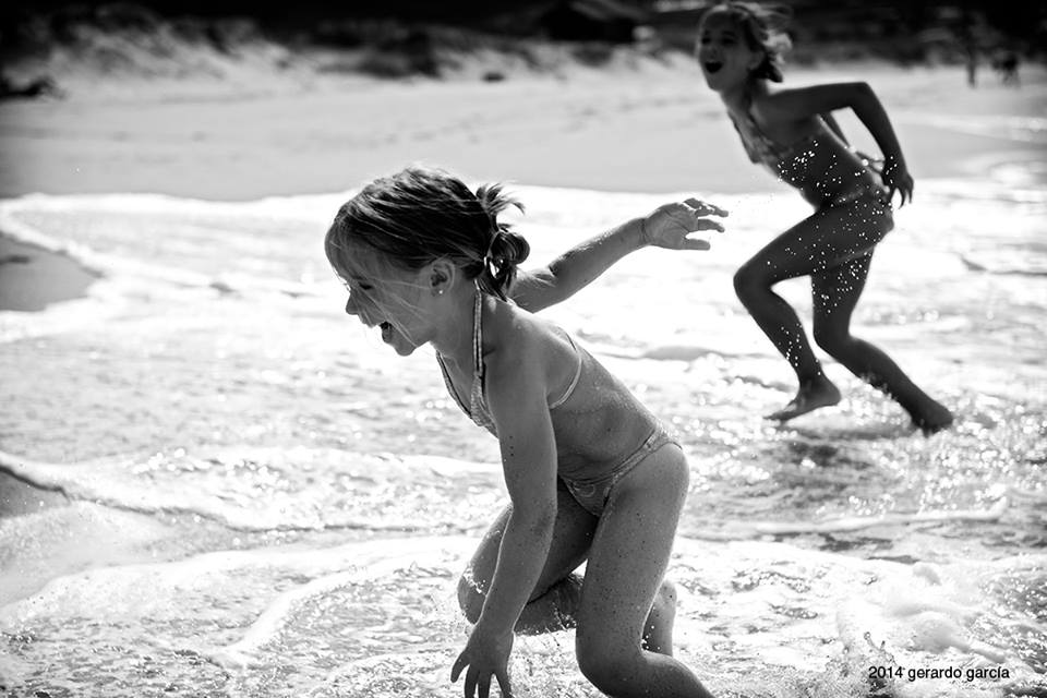 Fotografía infantil: huyendo de las olas